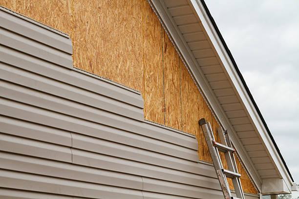 Professional Wood Siding technician working in New Canton, VA
